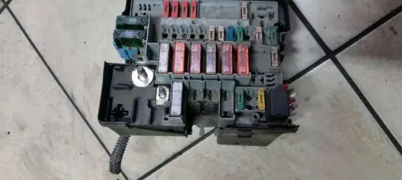 Peugeot 206 Fuse box set 9635574080 A209B33710