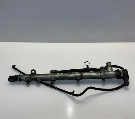 Mercedes-Benz E W211 Fuel main line pipe A6110700395 0445214038 6110700395