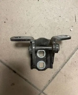 Opel Insignia A Rear door lower hinge A046574