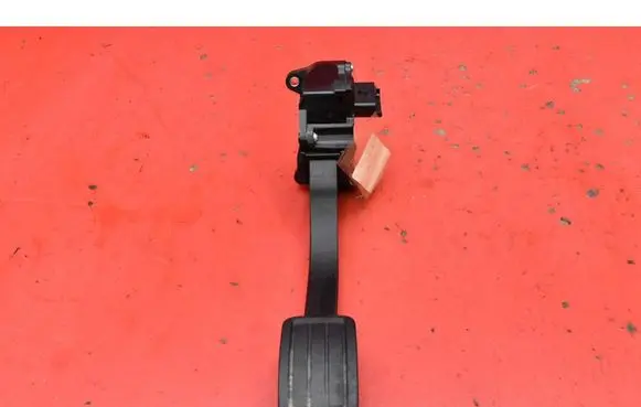 Peugeot 5008 Accelerator throttle pedal 9836042080