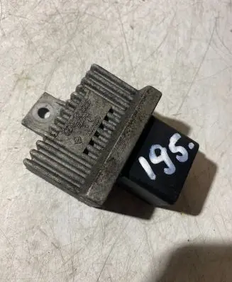 Volvo S40, V40 Glow plug pre-heat relay 7700115078
