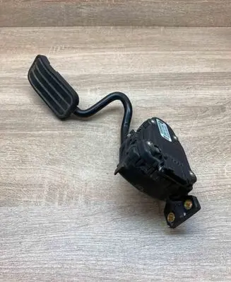 Volkswagen Sharan Accelerator throttle pedal 7M2721603 98VW9F836CA