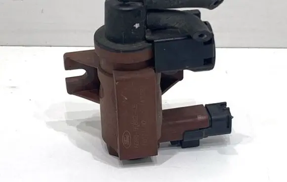Ford Kuga II Fuel pressure regulator 6G9Q9E882CB