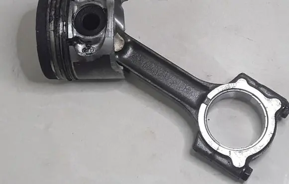 Renault Megane II Piston with connecting rod