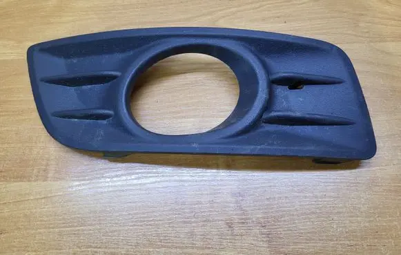 Volvo V50 Front bumper lower grill 30779101