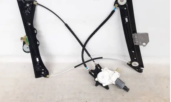 BMW 4 F32 F33 Front door window regulator with motor 7281623