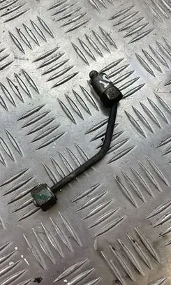 Chrysler Voyager Fuel injector supply line/pipe 