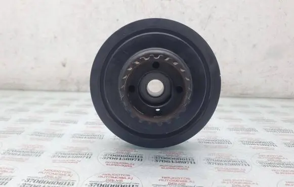 Volkswagen Touran I Crankshaft pulley 03G105243