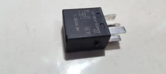 Mitsubishi Carisma Other relay MB9533821