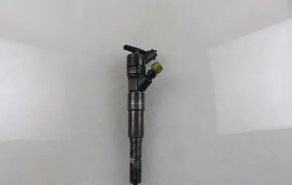BMW 5 E39 Fuel injector 7785984 0445110047