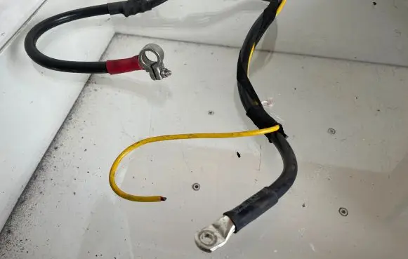 Audi A6 S6 C6 4F Positive cable (battery) 4F0971225F