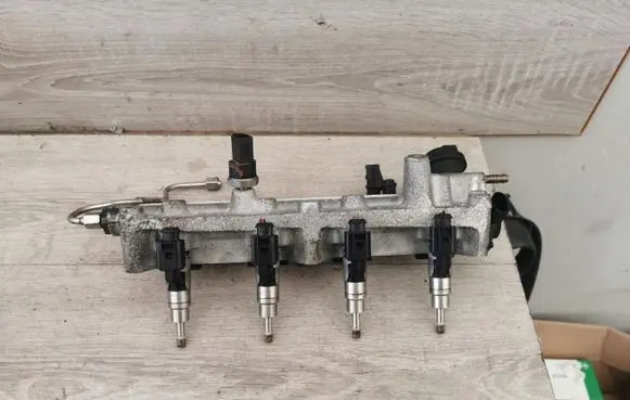 Volkswagen Golf V Fuel main line pipe 03C133204AA