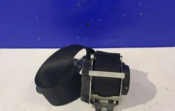 Maserati Ghibli Middle seatbelt (rear) 627041600