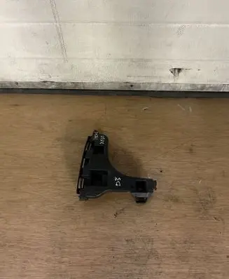 Volvo XC60 Bumper support mounting bracket corner 