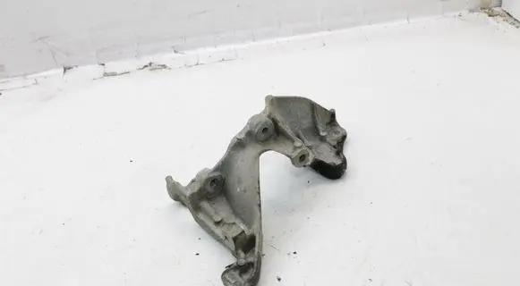Nissan Qashqai EGR valve cooler bracket 147174072R