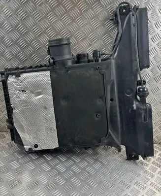 Audi Q7 4M Air filter box 4M0133837