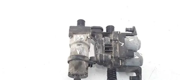 BMW 5 E39 Coolant heater control valve 8374994