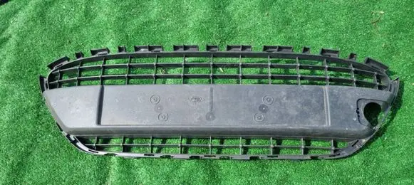 Ford Fiesta Front bumper upper radiator grill 8A6117B968D CH16C30602