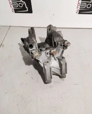 Volkswagen Transporter - Caravelle T5 Engine mounting bracket 070199343B