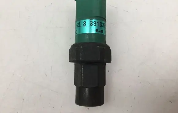 BMW 5 E39 Air conditioning (A/C) pressure sensor 8391639