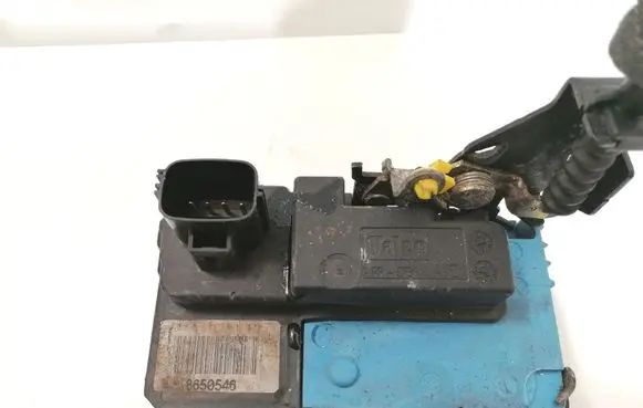 Volvo V70 Front door lock