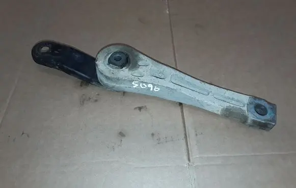 Skoda Yeti (5L) Gearbox mounting bracket NOCODE