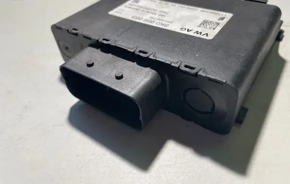 Audi A4 S4 B8 8K Power management control unit 8K0959663