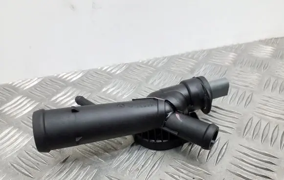 Volkswagen Golf VI Engine coolant pipe/hose 03L121131F