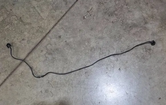 Engine coolant pipe/hose
