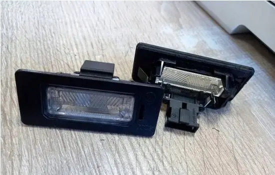Volkswagen PASSAT B6 Number plate light 8T0943021 NE58137