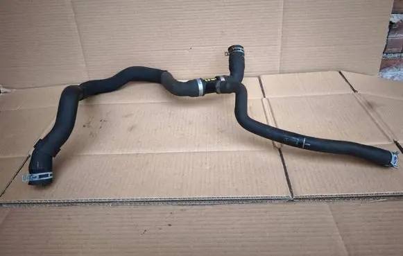 Engine coolant pipe/hose
