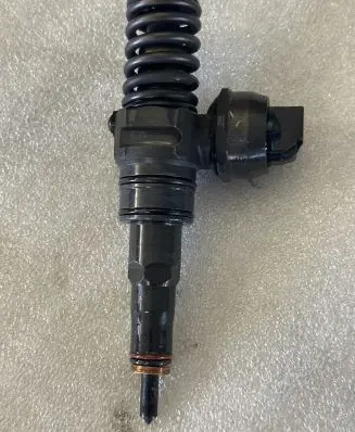 Volkswagen PASSAT B5.5 Fuel injector 0414720037 038130073AJ PDB012