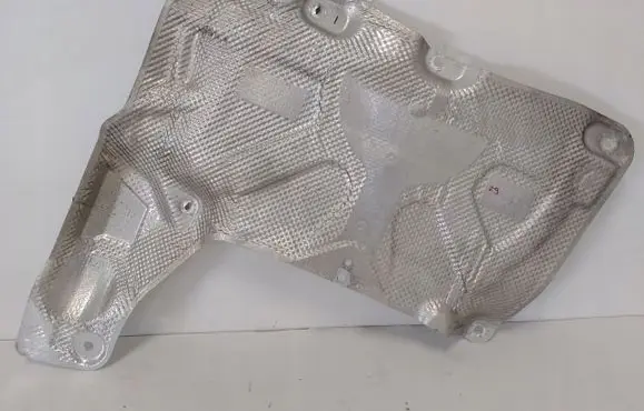 Peugeot 3008 II Heat shield in engine bay 96743086