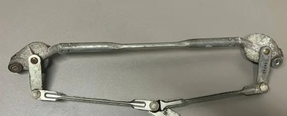 Toyota Avensis T250 Front wiper linkage 
