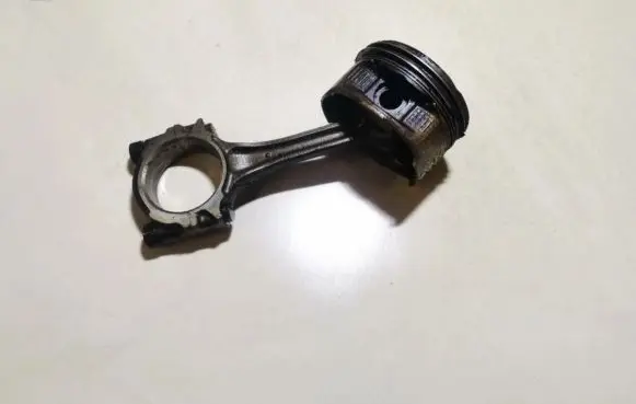 Nissan Micra Piston with connecting rod