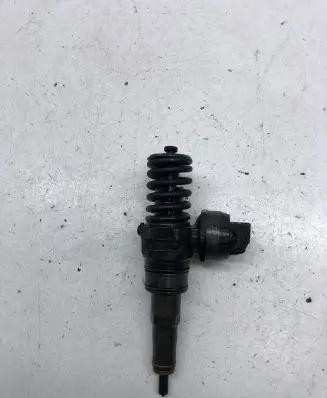 Volkswagen PASSAT B6 Fuel injector 038130073BQ 0414720312