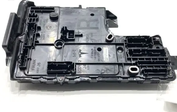 Tesla Model Y Central body control module 149784800E