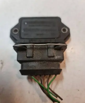 Audi 100 S4 C4 Ignition amplifier control unit 211905351D 335622