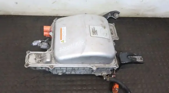 Toyota Prius (XW20) Voltage converter inverter 