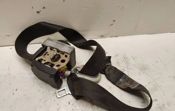Volkswagen Golf IV Front seatbelt J4857705