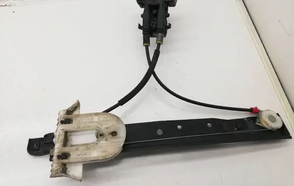 Rear door manual window regulator