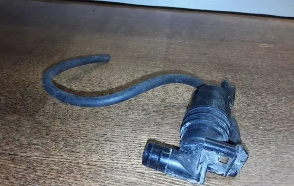 Citroen C6 Windscreen/windshield washer pump 9643447780
