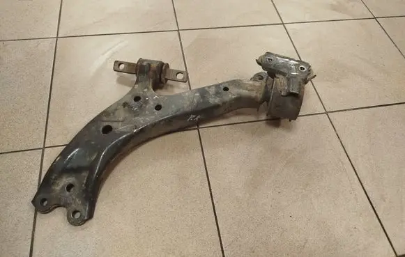 Honda CR-V Front lower control arm/wishbone