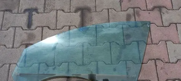 Volvo V50 Front door window glass four-door