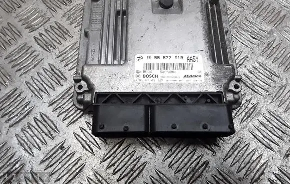 Opel Insignia A Engine control unit/module 555776190281017453