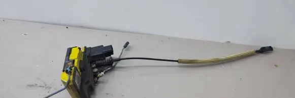 Volvo XC70 Front door lock 8626967