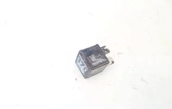 Volkswagen PASSAT B5.5 Other relay 8D0951253 V23134J52X300