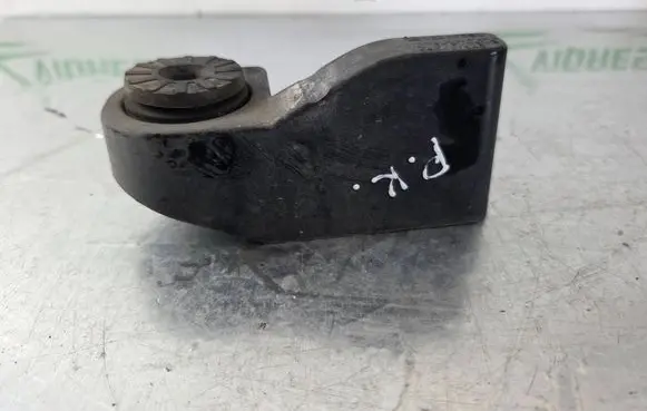 Opel Astra K Radiator mount bracket 13466590 688437545