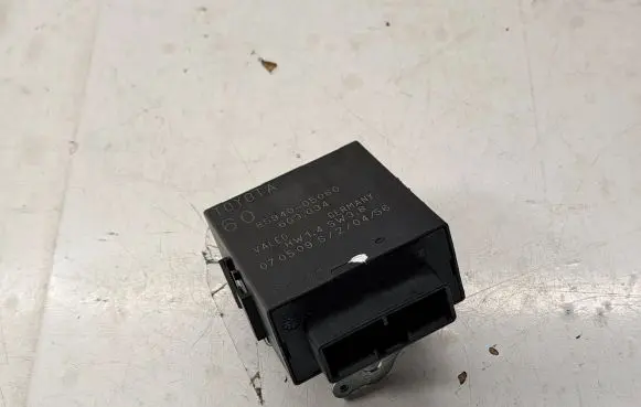 Toyota Avensis T270 Window wiper relay 8594005060