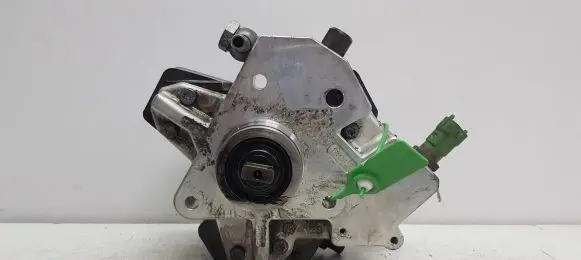 Volvo V70 Fuel injection high pressure pump 30756125 0445010111